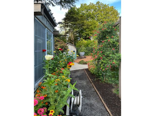 7695 Sw BRENTWOOD St, Portland, OR 97225