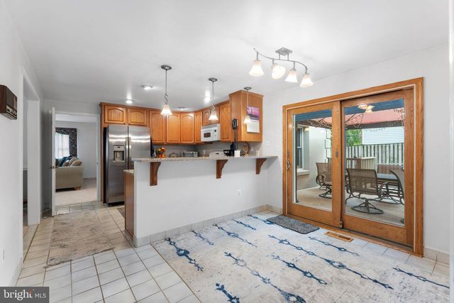 3042 CEDAR LN, Fairfax, VA 22031