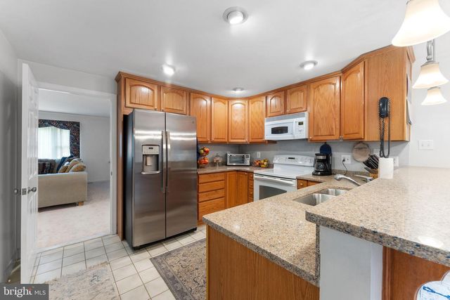 3042 CEDAR LN, Fairfax, VA 22031