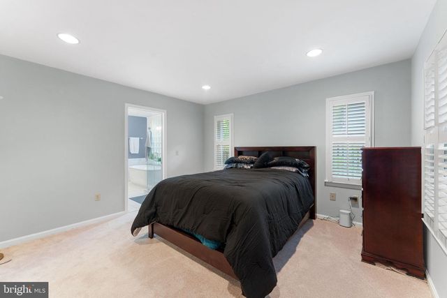 3042 CEDAR LN, Fairfax, VA 22031