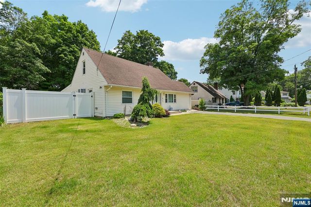 35 Spruce Road, Pompton Lakes, NJ 07442