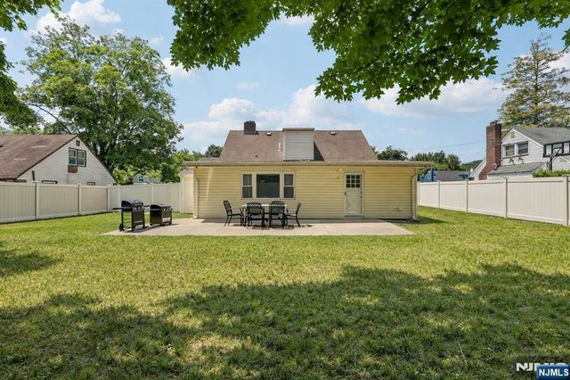 35 Spruce Road, Pompton Lakes, NJ 07442