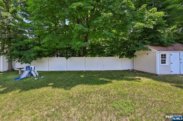 35 Spruce Road, Pompton Lakes, NJ 07442