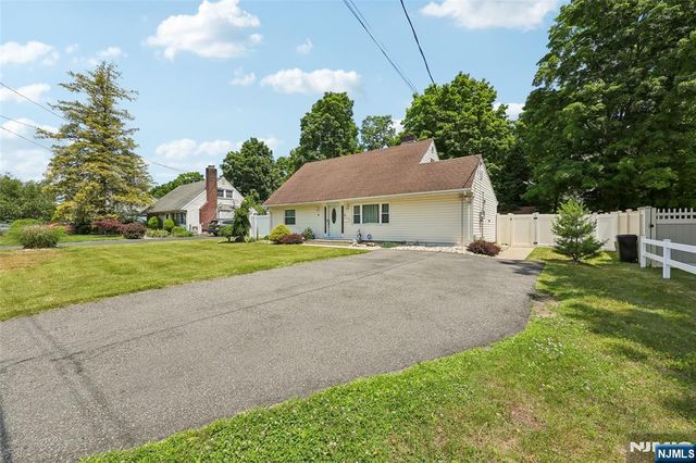 35 Spruce Road, Pompton Lakes, NJ 07442