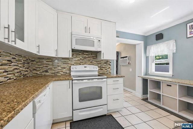 35 Spruce Road, Pompton Lakes, NJ 07442