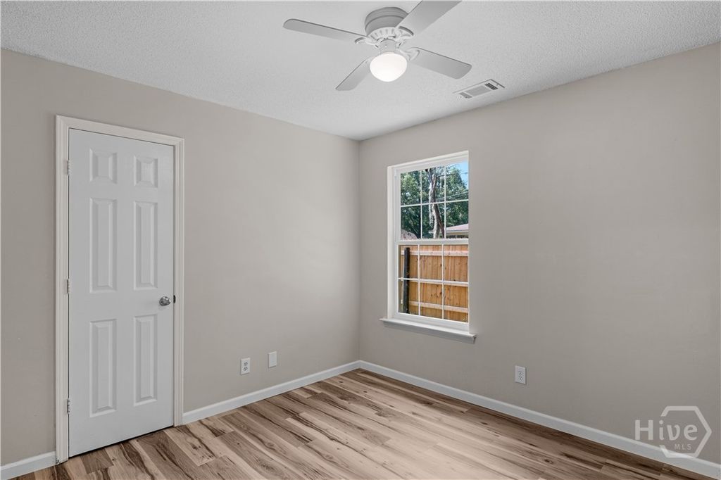Image 11 of property listing at 4319 Raybun Street, Savannah, GA 31405