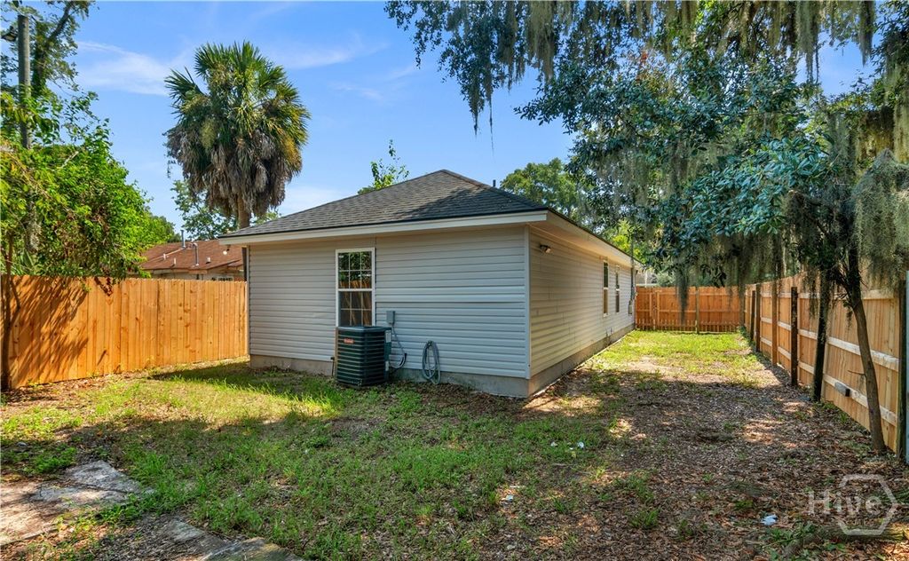 Image 21 of property listing at 4319 Raybun Street, Savannah, GA 31405