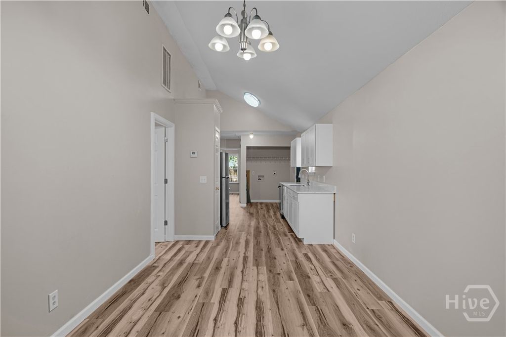 Image 6 of property listing at 4319 Raybun Street, Savannah, GA 31405