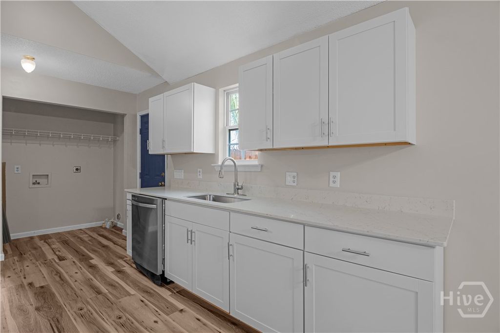 Image 7 of property listing at 4319 Raybun Street, Savannah, GA 31405