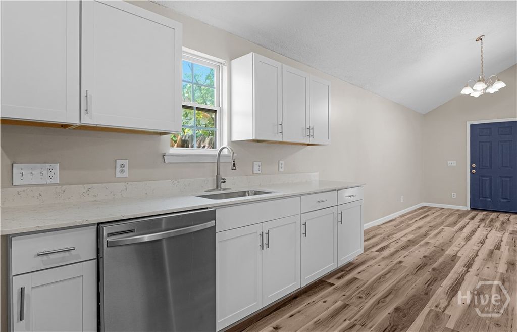 Image 9 of property listing at 4319 Raybun Street, Savannah, GA 31405