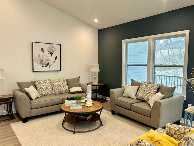 1002 Whistler Way, Adams Twp, PA 16046