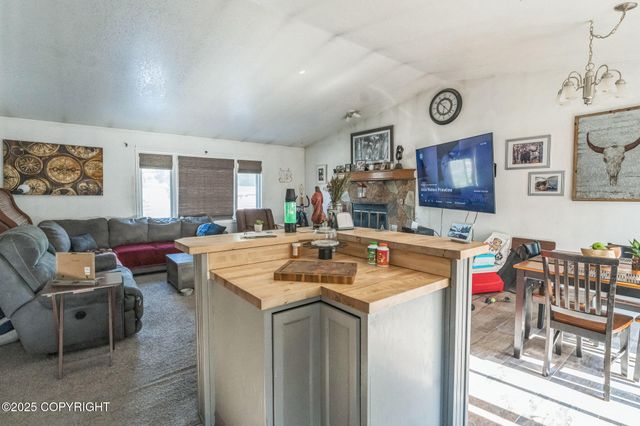 9820 Chelatna Circle, Anchorage, AK 99515