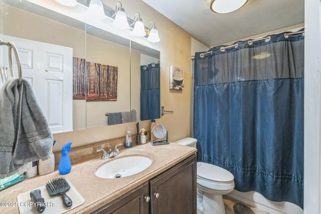 9820 Chelatna Circle, Anchorage, AK 99515