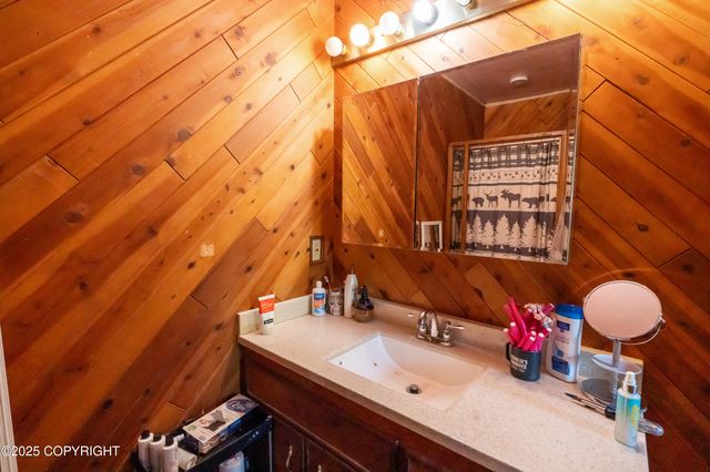 9820 Chelatna Circle, Anchorage, AK 99515