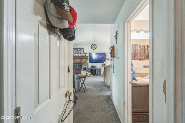 9820 Chelatna Circle, Anchorage, AK 99515