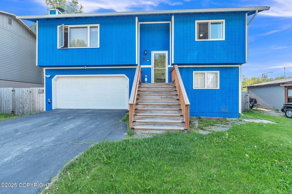 9820 Chelatna Circle, Anchorage, AK 99515
