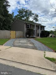 14019 LINDENDALE RD, Woodbridge, VA 22193