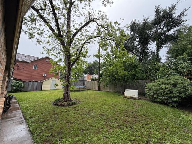 807 Hidden Valley Drive, Houston, TX 77088