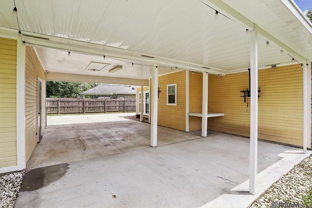 11083 Henson Dr, Greenwell Springs, LA 70739