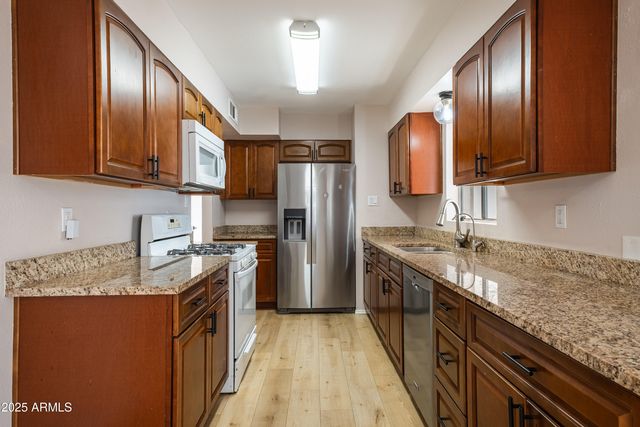 2045 W SUNNYSIDE Avenue, Phoenix, AZ 85029