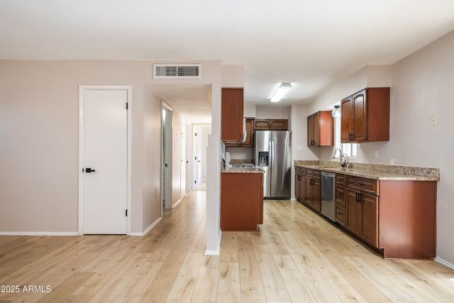 2045 W SUNNYSIDE Avenue, Phoenix, AZ 85029