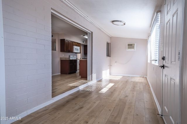 2045 W SUNNYSIDE Avenue, Phoenix, AZ 85029