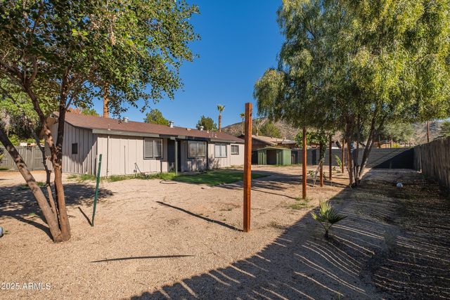 2045 W SUNNYSIDE Avenue, Phoenix, AZ 85029