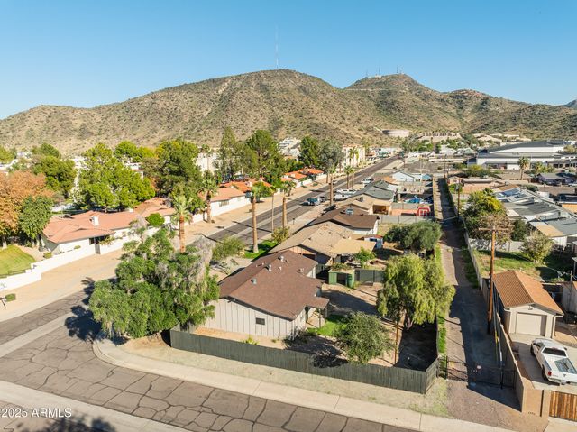 2045 W SUNNYSIDE Avenue, Phoenix, AZ 85029