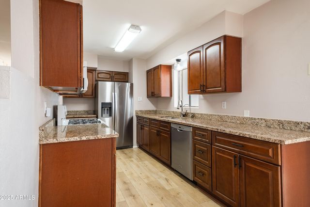 2045 W SUNNYSIDE Avenue, Phoenix, AZ 85029