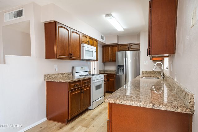 2045 W SUNNYSIDE Avenue, Phoenix, AZ 85029