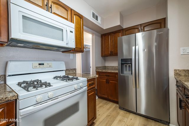 2045 W SUNNYSIDE Avenue, Phoenix, AZ 85029