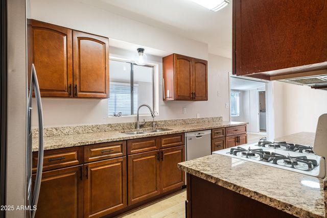 2045 W SUNNYSIDE Avenue, Phoenix, AZ 85029