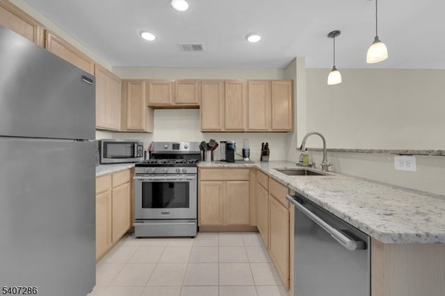 39 Loch Ln, Roxbury Twp., NJ 07852