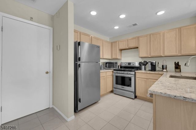 39 Loch Ln, Roxbury Twp., NJ 07852