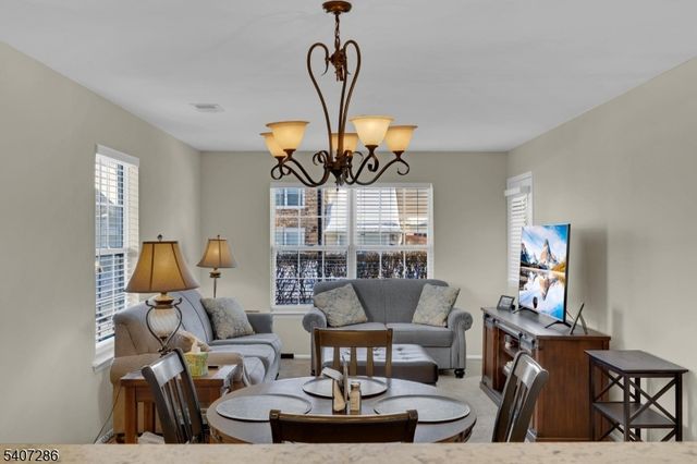 39 Loch Ln, Roxbury Twp., NJ 07852