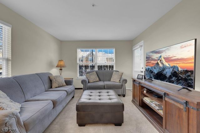 39 Loch Ln, Roxbury Twp., NJ 07852