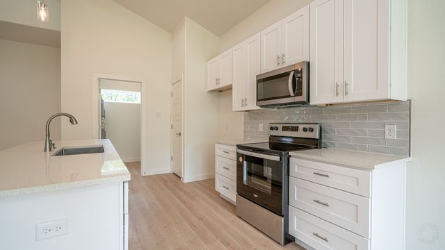 916 Colorado River Drive, Granbury, TX 76048