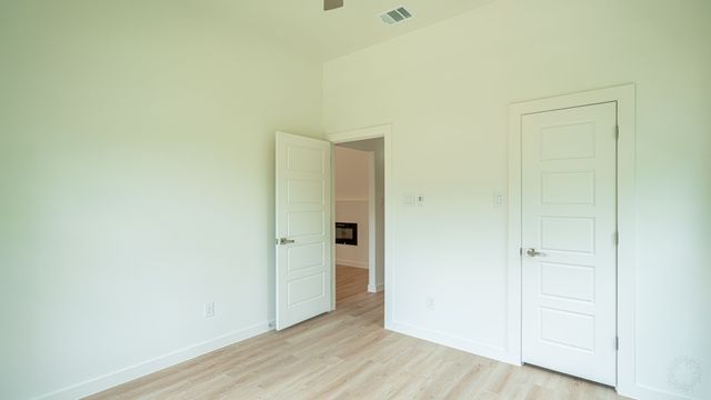 916 Colorado River Drive, Granbury, TX 76048