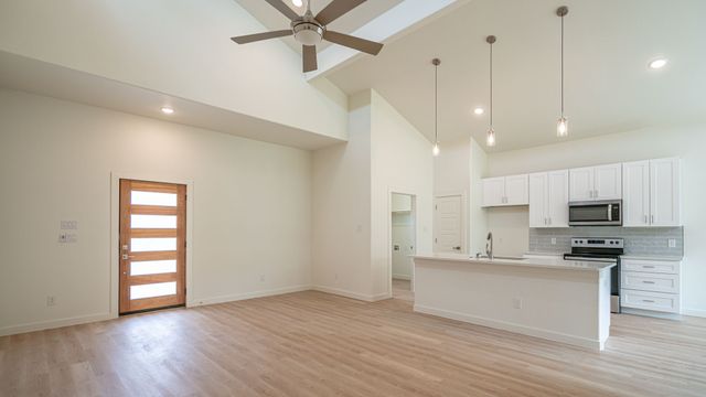 916 Colorado River Drive, Granbury, TX 76048