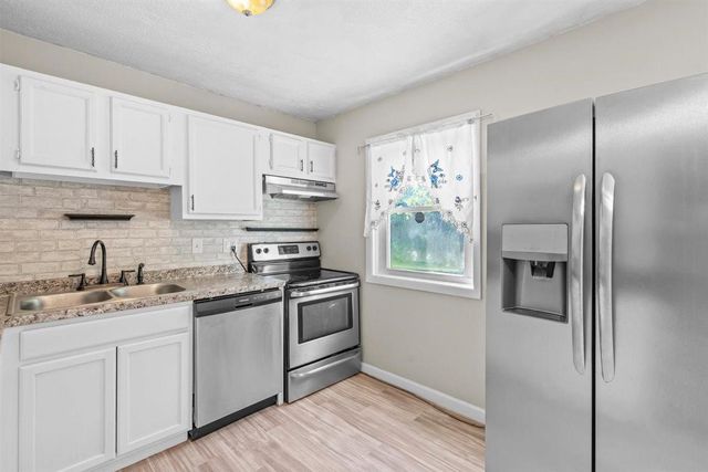 111 Sherwood Square, Essex Junction, VT 05452
