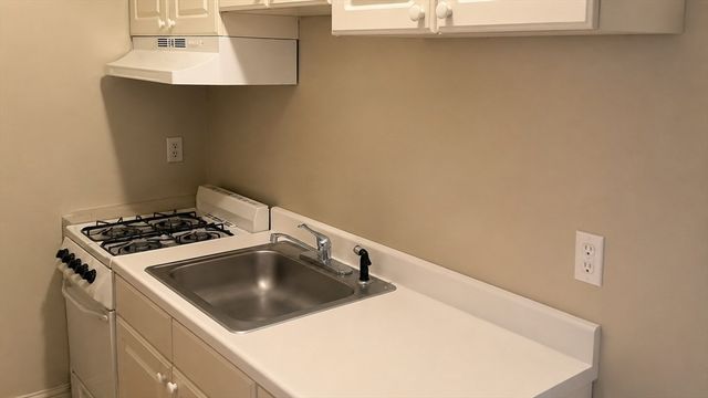 4 Hancock St 9, Malden, MA 02148