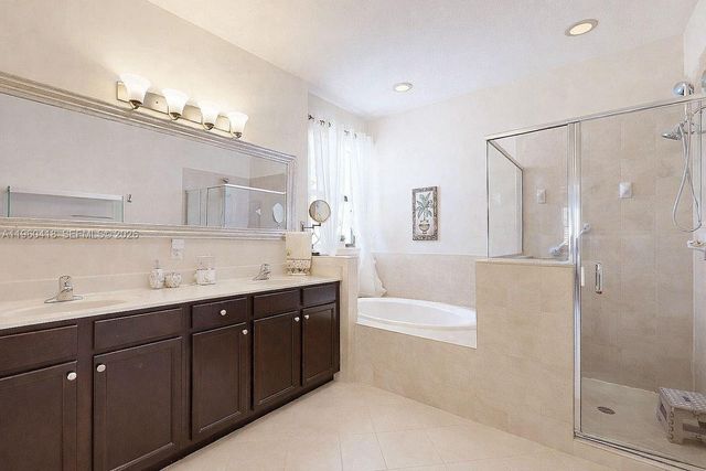 132 NE 26th Ave, Homestead, FL 33033