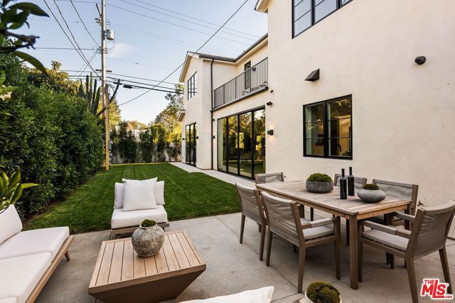 3662 Stoner Avenue, Los Angeles, CA 90066