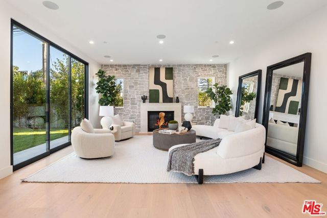 3662 Stoner Avenue, Los Angeles, CA 90066