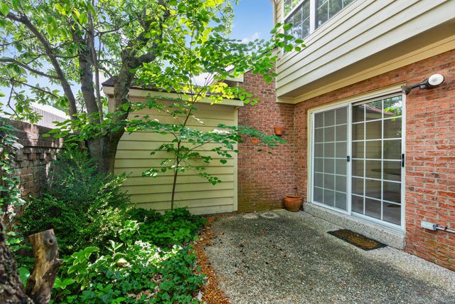 541 W Short Street 15, Lexington, KY 40507