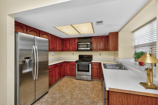 541 W Short Street 15, Lexington, KY 40507