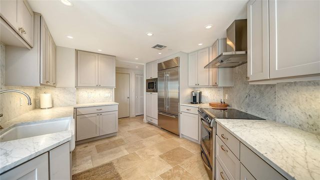 1211 GULF OF MEXICO DRIVE 610, Longboat Key, FL 34228