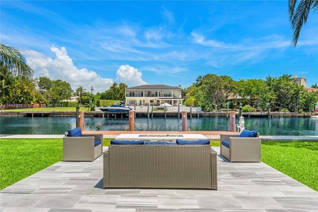 472 Sunset Dr, Hallandale Beach, FL 33009