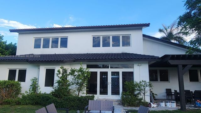472 Sunset Dr, Hallandale Beach, FL 33009