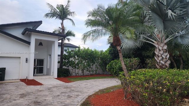 472 Sunset Dr, Hallandale Beach, FL 33009